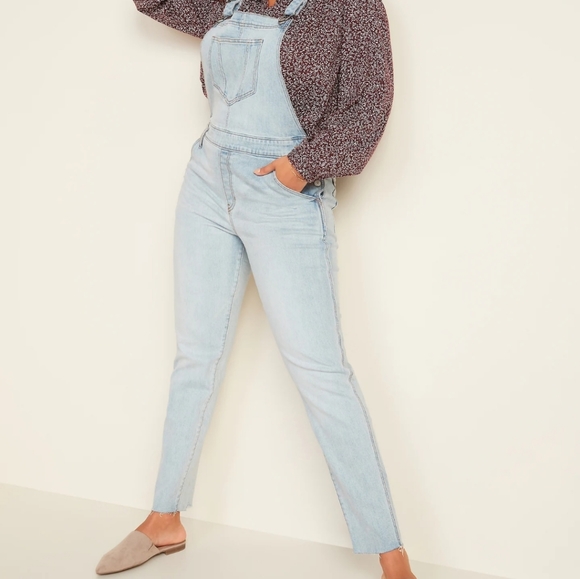 Old Navy Denim - Gorgeous Light Wash Straight Distressed Overalls